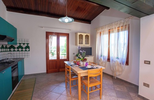 Sos Alinos Apartment | Apartment Casa Euforbia near the Beach with A/C, Shared Terrace & Balcony