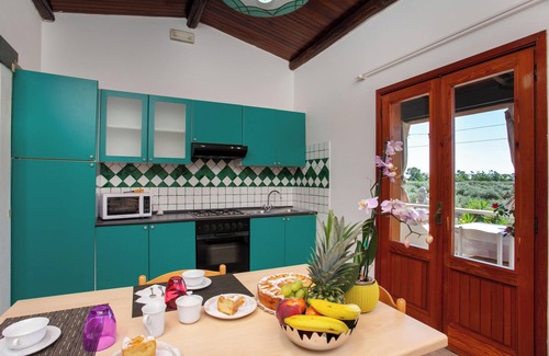 Sos Alinos Apartment | Apartment Casa Euforbia near the Beach with A/C, Shared Terrace & Balcony