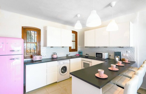 Nerja Apartment | Apartment 'Casa Feliz' with Sea View, Private Pool and Wi-Fi