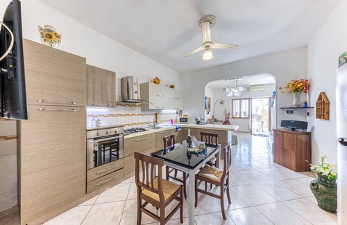 Torre Suda Apartment | Apartment 'Casa Luna' with Sea View, Private Terrace and Air Conditioning