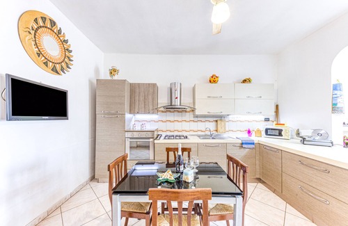 Torre Suda Apartment | Apartment 'Casa Luna' with Sea View, Private Terrace and Air Conditioning
