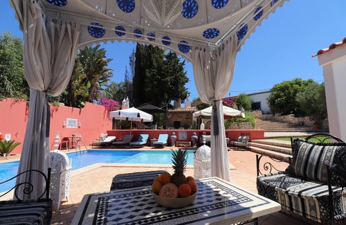 Silves Apartment | Apartment 'Casa Azul' with Mountain View, Shared Pool and Wi-Fi