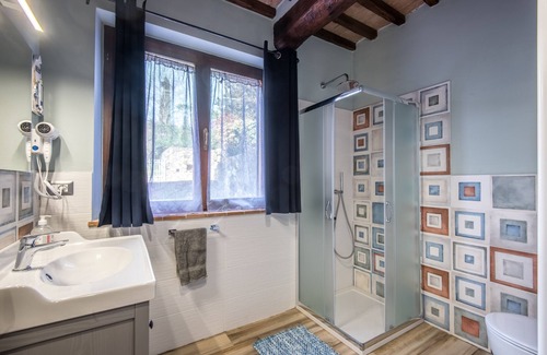 Murlo Apartment | Apartment 'Casa Rossa In Tuscan Countryside' with Private Terrace, Wi-Fi and Air Conditioning