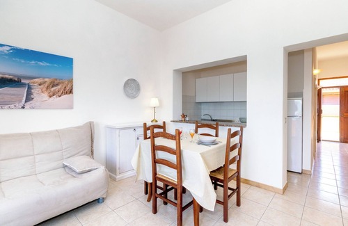 Trinita d'Agultu e Vignola Apartment | Apartment "Casa Spiaggia Molo 4" on Isola Rossa with Sea view & Balcony