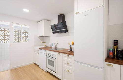 Carretera de Cadiz Apartment | Apartment 'Casa Vacacional Pacífico 5min Playa' with Private Terrace and Wi-Fi