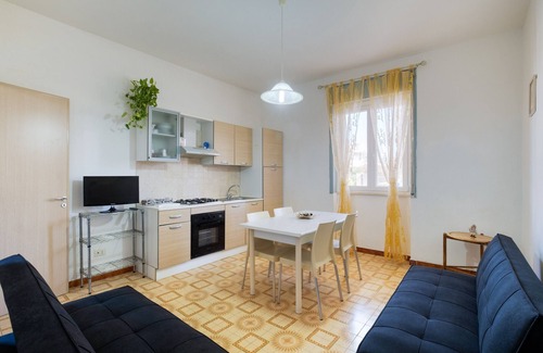Baia Verde Apartment | Apartment 'Casa Vacanze Colopi' with Private Garden