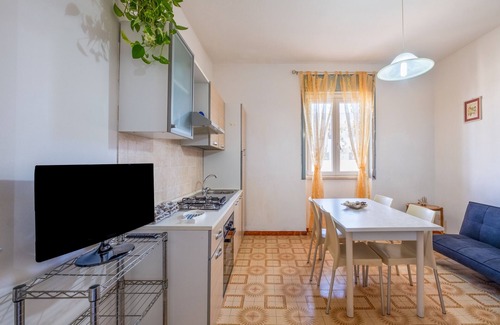 Baia Verde Apartment | Apartment 'Casa Vacanze Colopi' with Private Garden