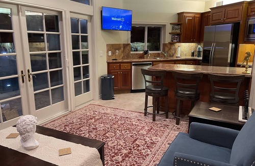 Kit Carson House | Apartment/Casita Poolside Apartment located in San Diego California Wine Country