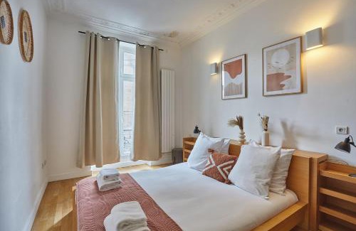 Saint-Vincent-de-Paul Apartment | Apartment Center of Paris Montmartre by Studio prestige