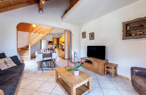 Albiez-le-Vieux Apartment | Apartment 'Chalet Zénaïde' with Mountain View, Private Terrace and Wi-Fi