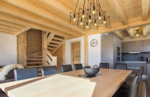 Les Saisies Apartment | Apartment 'Chalet B - o Saisies' with Mountain View, Balcony and Wi-Fi