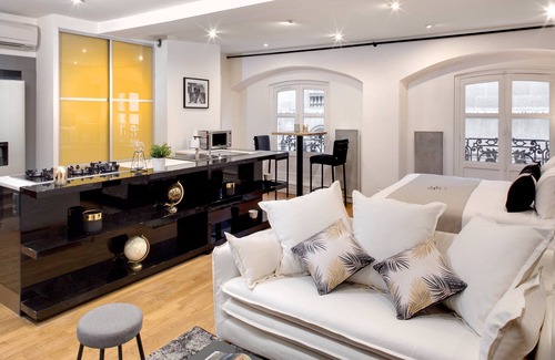 Dijon Centre Ville Apartment | Apartment "CHAMBERTIN" - Historical Center - 66m2 - 2 people