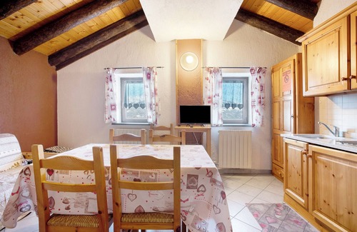Gressan Apartment | Apartment 'Chamolé' with Shared Terrace, Shared Garden and Wi-Fi