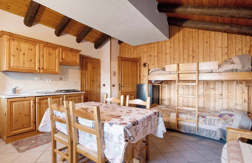 Gressan Apartment | Apartment 'Chamolé' with Shared Terrace, Shared Garden and Wi-Fi