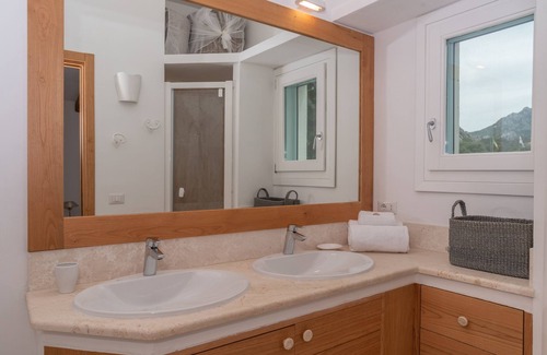 San Pantaleo Apartment | Apartment "Charming house in San Pantaleo" with Shared Pool, A/C, Wi-Fi & Terrace