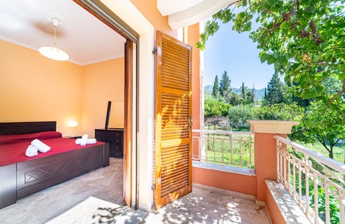 Kato Korakiana Apartment | Apartment 'Christina' with Shared Terrace, Wi-Fi and Air Conditioning