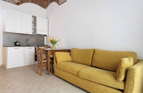 Toirano Apartment | Apartment 'Ciliegio Agriturismo La Ferla' with Private Terrace and Air Conditioning
