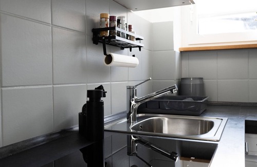 Weststadt Sudlicher Teil Apartment | Apartment 'City - Weststadt' with Balcony and Wi-Fi