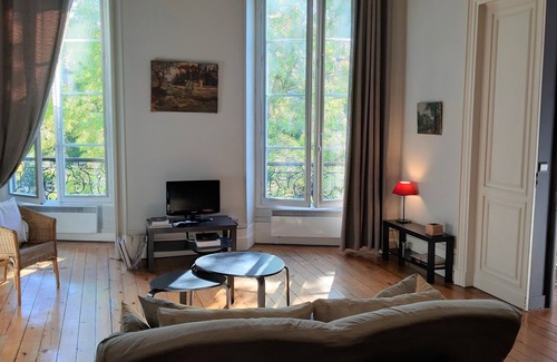 Bordeaux City Centre Apartment | Apartment-Clemenceau-Ensuite with Bath-Street View