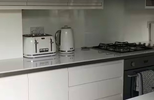 Central Aberdeen Apartment | Apartment close to Aberdeen Royal Infirmary and lovely parks.