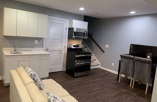 Lorton House | Apartment close to DC and public transportation.