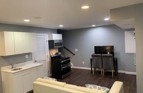 Lorton House | Apartment close to DC and public transportation.