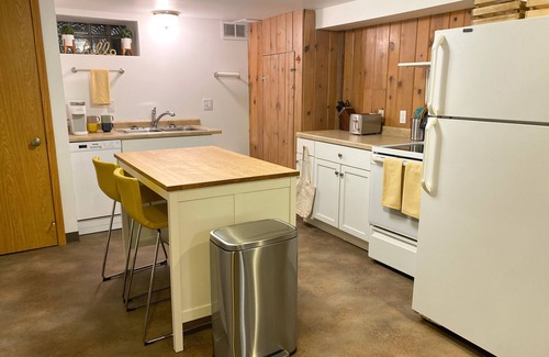 Northrup Apartment | Apartment close to downtown Rochester, walking distance to Mayo!