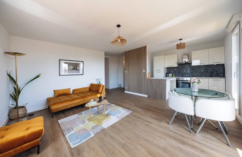 Port-de-Bouc Apartment | Apartment close to the beach with a view!