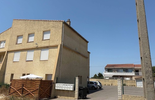 Port-de-Bouc Apartment | Apartment close to the beach with a view!