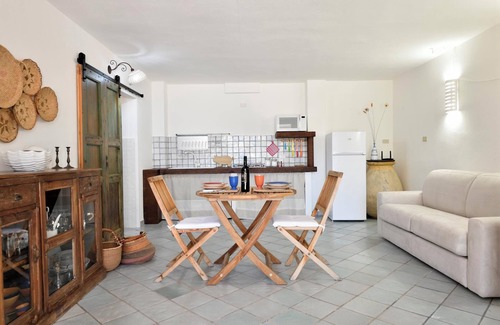 Torre di Bari Apartment | Apartment Colori della Sardegna in Villa Belvedere close to the Beach