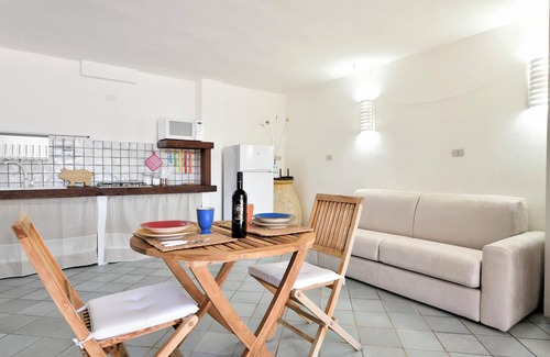 Torre di Bari Apartment | Apartment Colori della Sardegna in Villa Belvedere close to the Beach