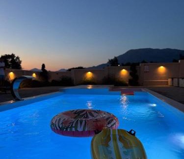 Utjeha Hladna Uvala House | Apartment Complex with Pool in Bar, Montenegro