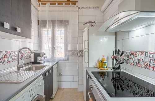Ambroz Apartment | Apartment 'Con Vistas A La Piscina' with Mountain View, Wi-Fi and Air Conditioning