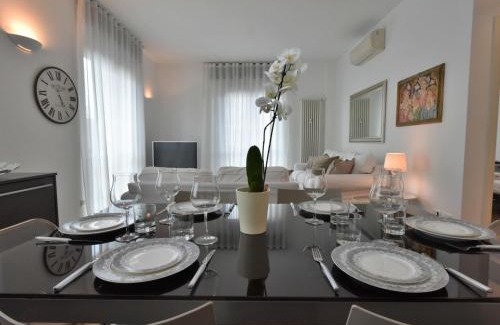 Porta Genova Apartment | Apartment Corso Genova Apartment by Interhome