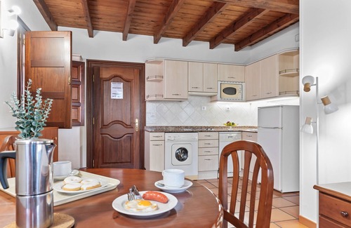 Bustio Apartment | Apartment 'Cruz' with Private Terrace and Wi-Fi