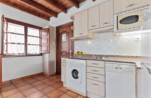 Bustio Apartment | Apartment 'Cruz' with Private Terrace and Wi-Fi