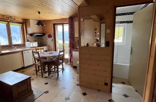 Morzine Apartment | Apartment 'D'arnica' with Mountain View, Balcony and Wi-Fi
