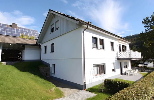 Schmallenberg Apartment | Apartment 'Dachsbau' with Private Terrace, Shared Garden and Wi-Fi