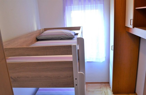 Srima Apartment | Apartment Daniela with outdoor pool in Srima, Croatia