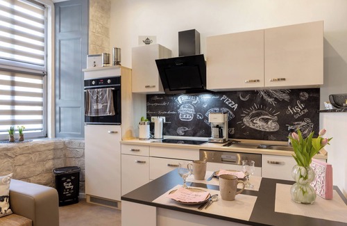 Mühlhausen Apartment | Apartment 'Unterkunft Alte Schlosserei' with Wi-Fi