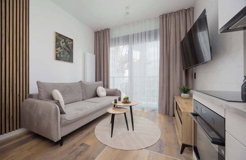 Centrum Apartment | Apartment Deluxe Towarowa Towers Warsaw with Parking & AC by Renters Prestige