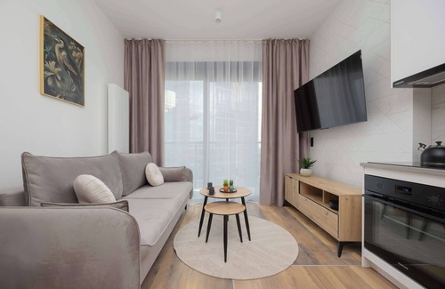Centrum Apartment | Apartment Deluxe Towarowa Towers Warsaw with Parking & AC by Renters Prestige