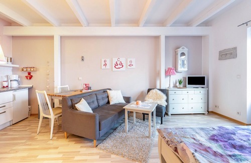 Cecilienkoog Apartment | Apartment "Denkerhof Rosenquarz" with Shared Garden & Wi-Fi