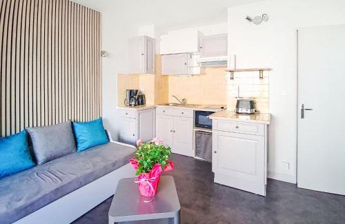 Six-Fours-les-Plages Apartment | Apartment Diamant bleu by Interhome