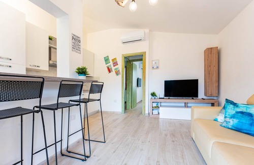 Villasimius Apartment | Apartment 'Dimora Frau' with Shared Pool, Wi-Fi and Air Conditioning