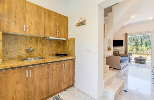 Agios Gordios Apartment | Apartment 'Doliva Chris' with Private Pool, Mountain View, Wi-Fi and Air Conditioning