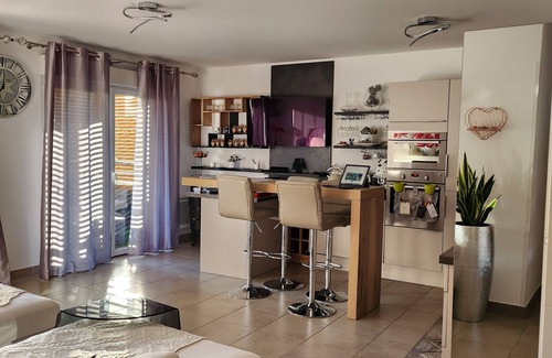 Frejus Apartment | Apartment 'Domaine Des Cigales' with Shared Pool, Wi-Fi and Air Conditioning