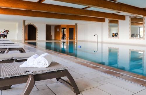 Saint-Pierre-de-Clages Apartment | Apartment Domaine des Reines A2 by Interhome