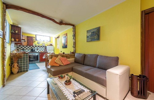 Castiadas Apartment | Apartment "Domus Blanca Max" with Wi-Fi & Garden