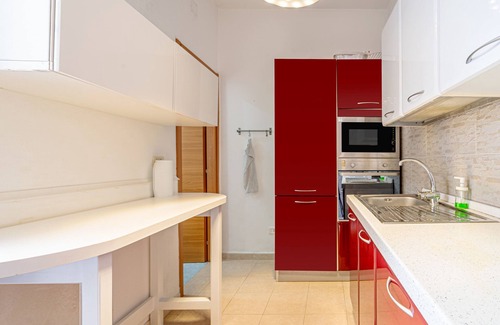 Santa Lucia Apartment | Apartment 'Domus La Terra' with Private Terrace and Wi-Fi